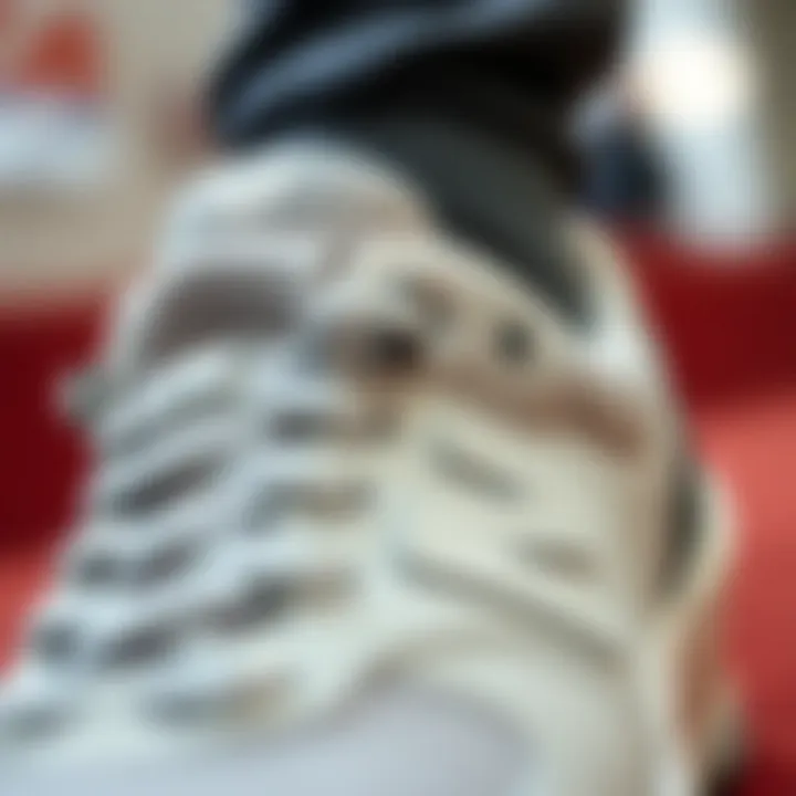 An illustration highlighting the superior materials used in New Balance 408 Gri.